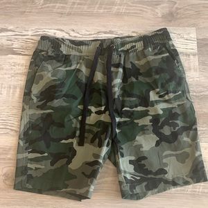 LIRA mens camouflage shorts with pockets and elastic drawstring waistline